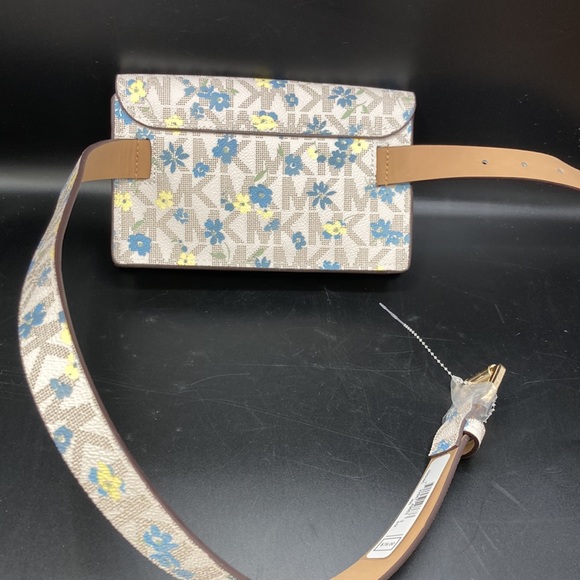 24HR DROP ⬇️ Michael Kors Floral Logo Belt Bag (choice of 1) - Picture 3 of 13